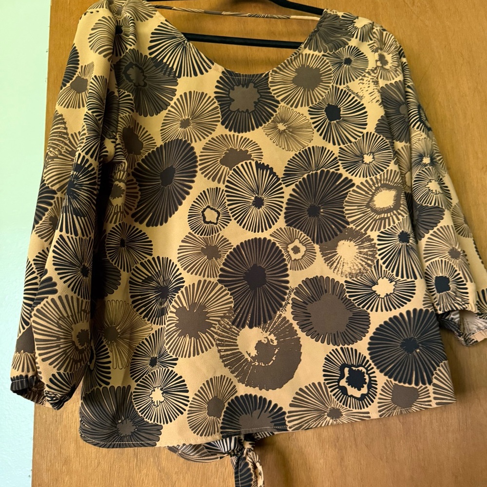 Manuhealii Beige and Brown Floral Blouse - Picture 2 of 3